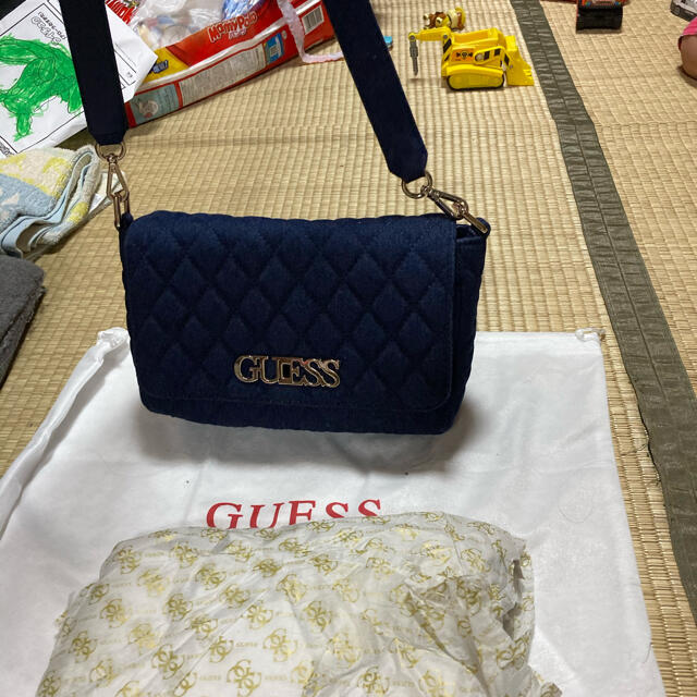 GUESS(ゲス)のGUESSショルダーバッグ レディースのバッグ(ショルダーバッグ)の商品写真
