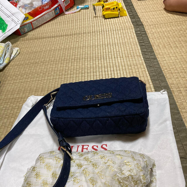 GUESS(ゲス)のGUESSショルダーバッグ レディースのバッグ(ショルダーバッグ)の商品写真