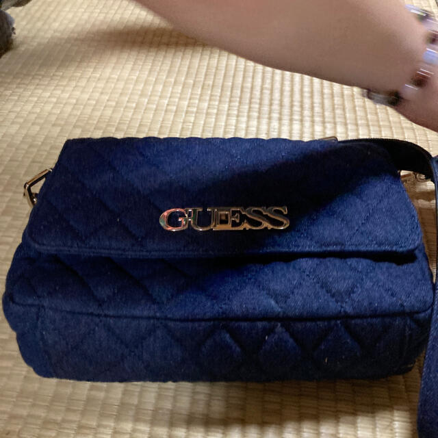 GUESS(ゲス)のGUESSショルダーバッグ レディースのバッグ(ショルダーバッグ)の商品写真