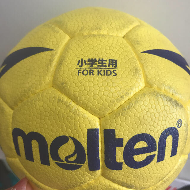 molten(モルテン)の【中古】小学生用　ハンドボール　molten 4000 スポーツ/アウトドアのサッカー/フットサル(その他)の商品写真