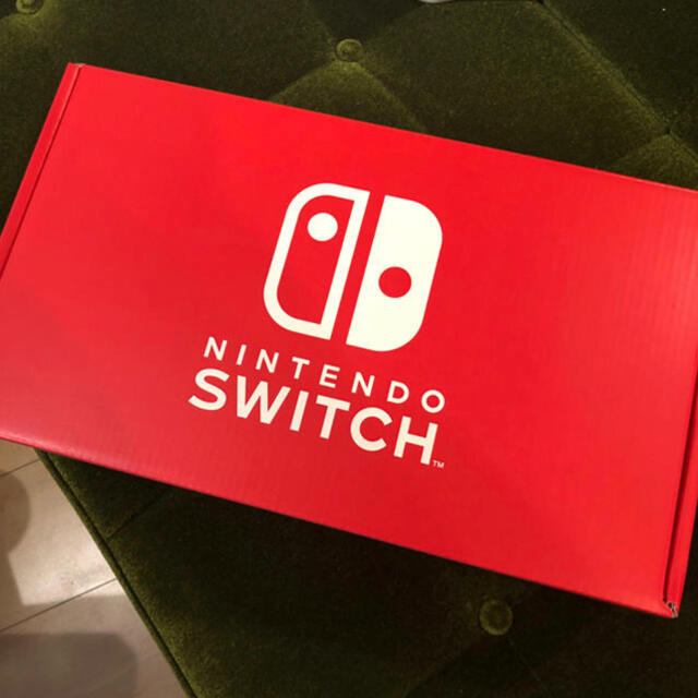 任天堂Switch　Nintendo Switch レッド色