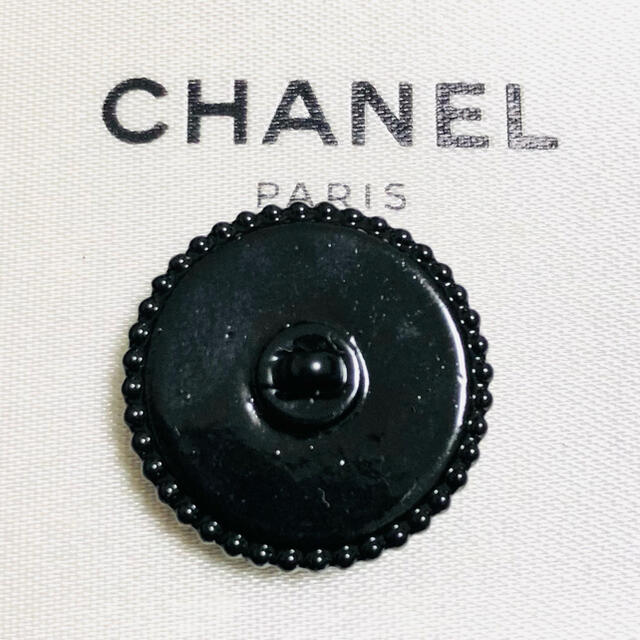 CHANEL(シャネル)のNo.134  CHANEL シャネル ボタン 正規品 ハンドメイドの素材/材料(各種パーツ)の商品写真