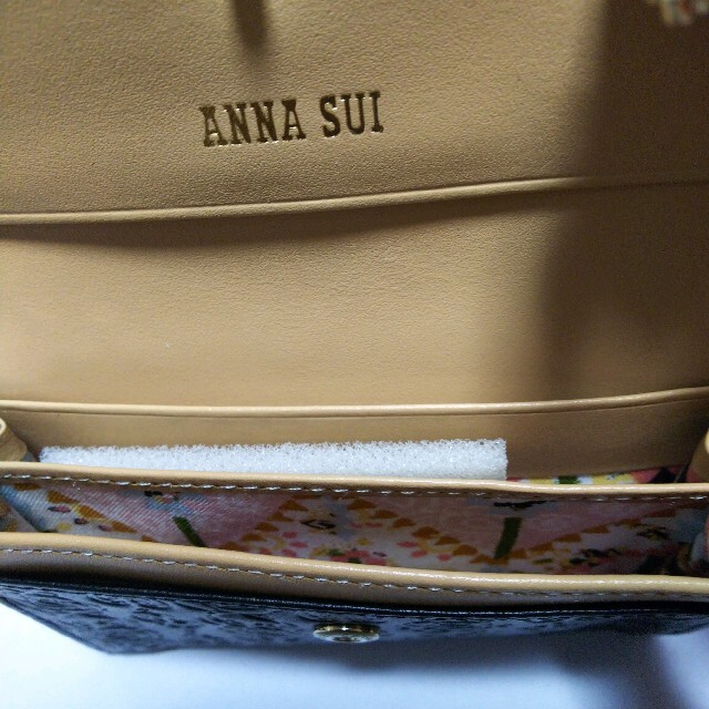 ANNA SUI(アナスイ)の新品　未使用　牛革 アナスイ　インザハート 名刺入れ　カードケース　黒 レディースのファッション小物(名刺入れ/定期入れ)の商品写真