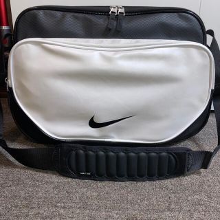 ナイキ(NIKE)のナイキ　エナメルバック(ショルダーバッグ)