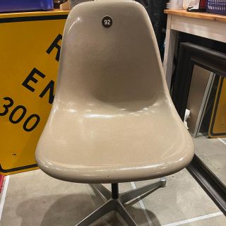 イームズ(EAMES)のレア物 イームズ ハーマン ミラー シェルチェア  割れ有(ダイニングチェア)