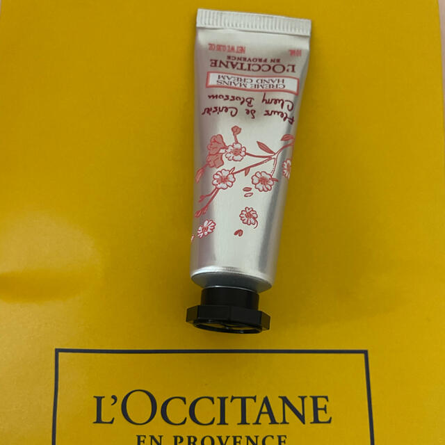 L'OCCITANE(ロクシタン)のロクシタンハンドクリーム　桜チェリーブロッサム コスメ/美容のボディケア(ハンドクリーム)の商品写真