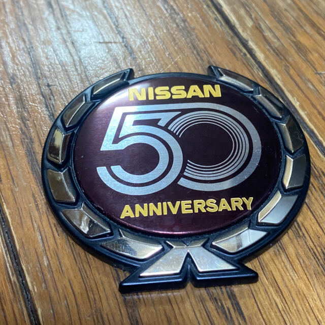 日産　50周年エンブレム