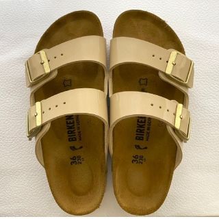 ビルケンシュトック(BIRKENSTOCK)のビルケンシュトック　BIRKENSTOCK　アリゾナ　ベージュ　パテント　36(サンダル)