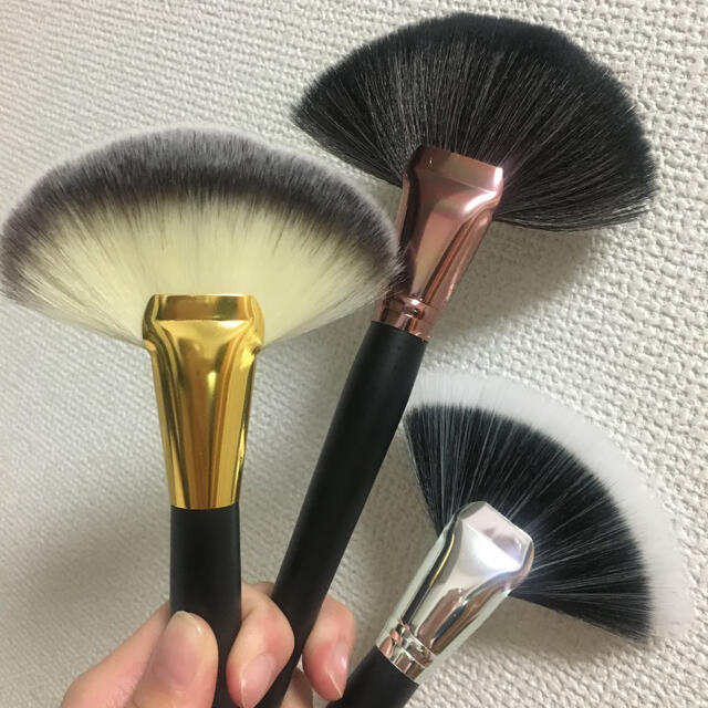 ＊高級タクロン＊ import✳︎Fan Brush  メイクブラシ  コスメ/美容のメイク道具/ケアグッズ(ブラシ・チップ)の商品写真