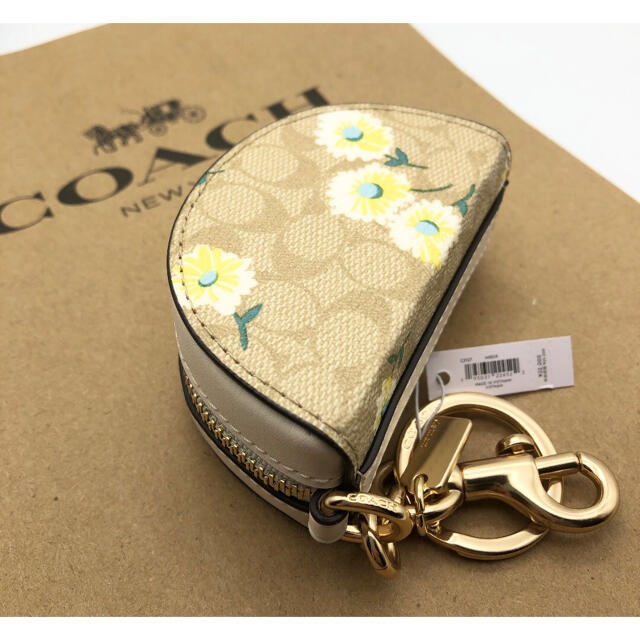 新品☆COACH(コーチ) ライトイエロー 花柄 シグネチャー レザー 折り財布