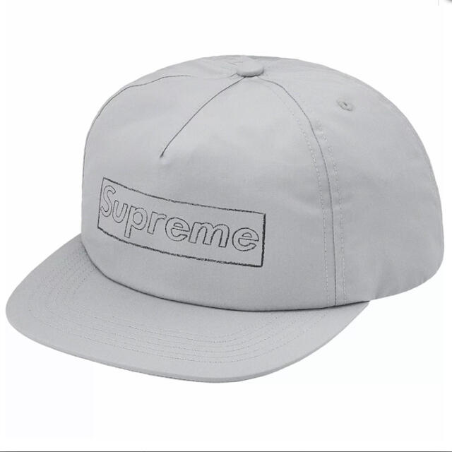 Supreme(シュプリーム)のKAWS Chalk Logo 5-Panel メンズの帽子(キャップ)の商品写真