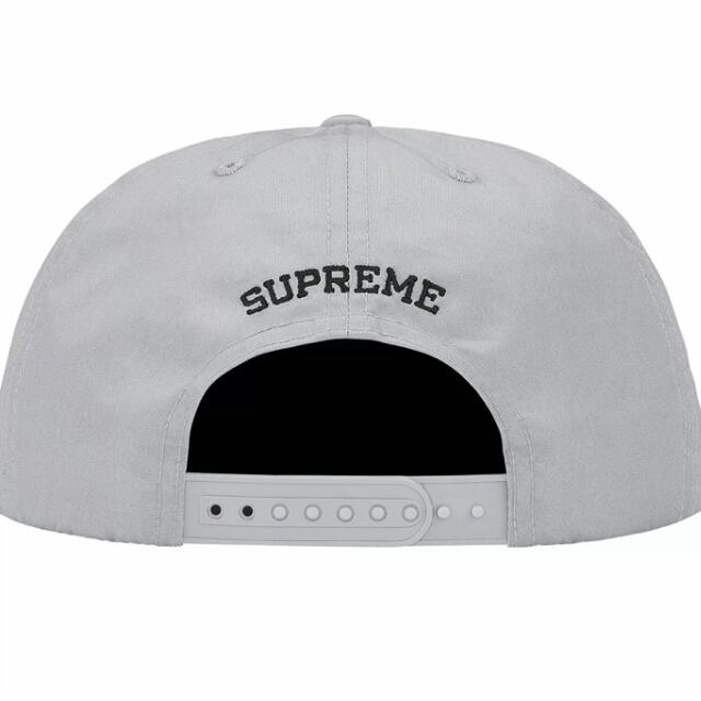 Supreme(シュプリーム)のKAWS Chalk Logo 5-Panel メンズの帽子(キャップ)の商品写真