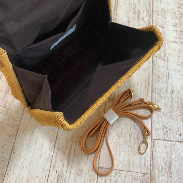 Ameri VINTAGE(アメリヴィンテージ)のレア  完売品  Ameri アメリ  カゴバック  ケリー  ラタン レディースのバッグ(かごバッグ/ストローバッグ)の商品写真