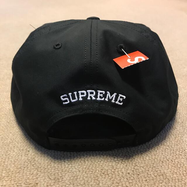 Supreme(シュプリーム)のSupreme × KAWS 5-Panel Cap メンズの帽子(キャップ)の商品写真