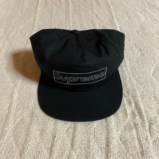 シュプリーム(Supreme)のSupreme KAWS Chalk Logo 5-Panel 黒 Black(キャップ)