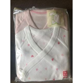 ユニクロ(UNIQLO)のユニクロ  コンビ肌着 2枚セット 新品未使用 未開封 ハート柄 新生児 女の子(肌着/下着)