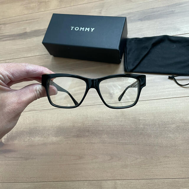 TOMMY HILFIGER(トミーヒルフィガー)のtommy 黒縁眼鏡 メンズのファッション小物(サングラス/メガネ)の商品写真