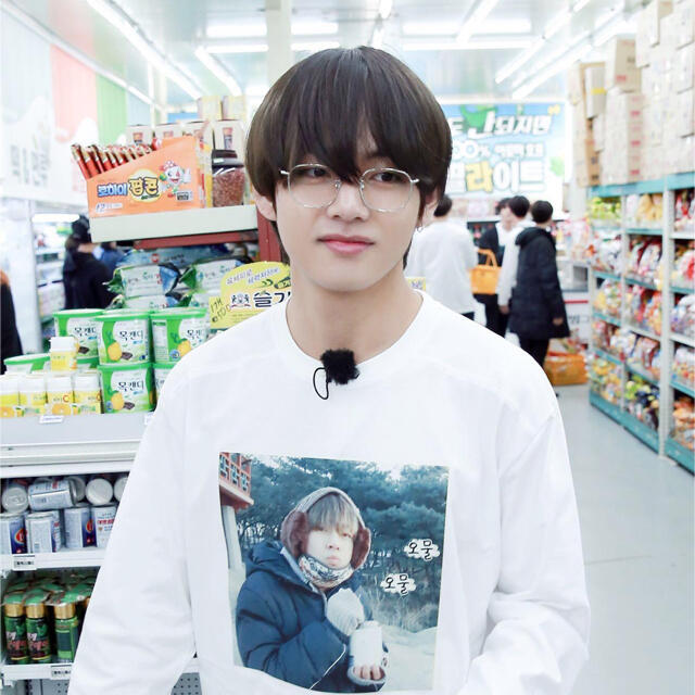 防弾少年団(BTS)(ボウダンショウネンダン)のBTS タルバンTシャツ テヒョン XL レディースのトップス(Tシャツ(長袖/七分))の商品写真