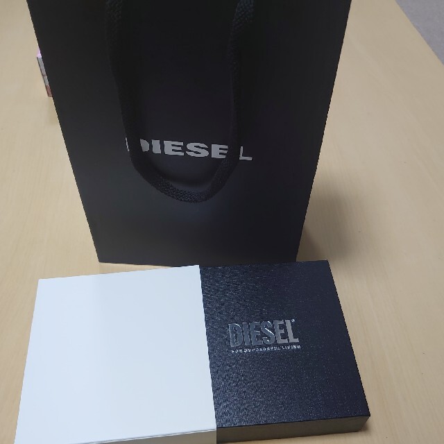 DIESEL(ディーゼル)のDIESEL 携帯充電器（非売品） スマホ/家電/カメラのスマートフォン/携帯電話(バッテリー/充電器)の商品写真