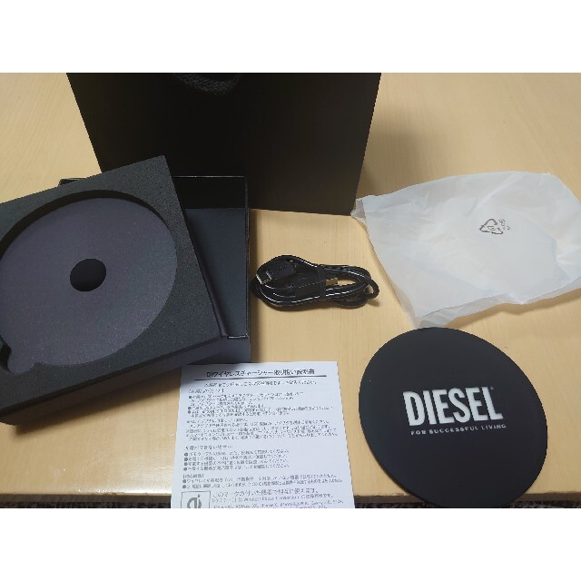 DIESEL(ディーゼル)のDIESEL 携帯充電器（非売品） スマホ/家電/カメラのスマートフォン/携帯電話(バッテリー/充電器)の商品写真