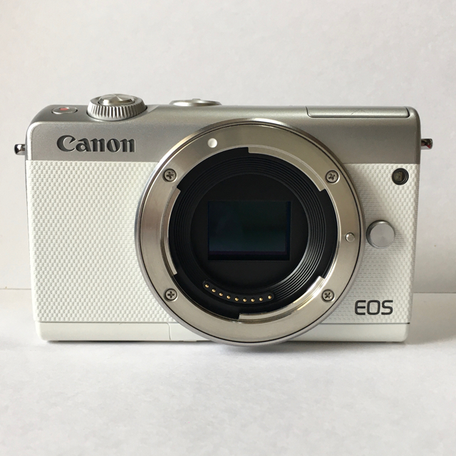 Canon(キヤノン)のCanon ミラーレス一眼 EOS M100 新品•未使用(多少小キズあり) スマホ/家電/カメラのカメラ(ミラーレス一眼)の商品写真