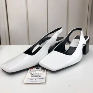 ザラ(ZARA)の新品！ZARA スクエアトゥ ストラップ サンダル(35 22.5cm)(サンダル)