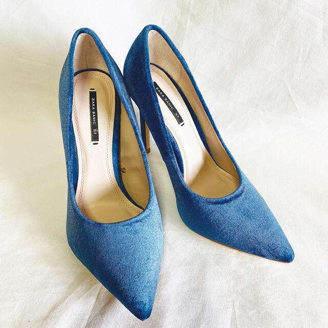 ZARA(ザラ)のZARA  ベロア ブルー パンプス レディースの靴/シューズ(ハイヒール/パンプス)の商品写真