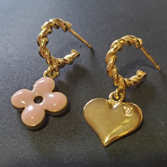 Shop Louis Vuitton V Essential V Hoop Earrings (M63199) by MUTIARA