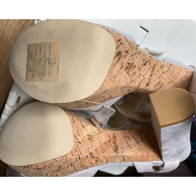 REZOY(リゾイ)のREZOY スエードサンダル　ライトグレー　Mサイズ レディースの靴/シューズ(ハイヒール/パンプス)の商品写真
