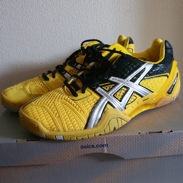 asics(アシックス)の26.5㎝  黄×黒 ハンドボールシューズ スカイハンド アシックス メンズの靴/シューズ(スニーカー)の商品写真