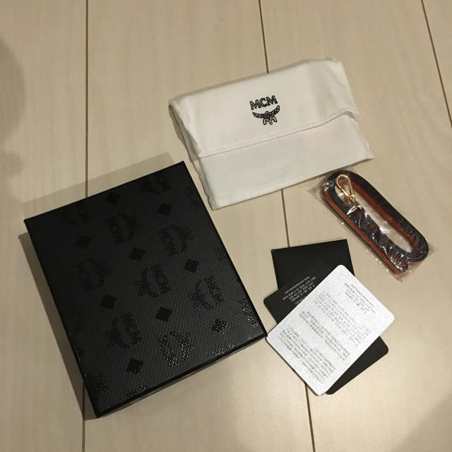 MCM(エムシーエム)のMCM IDケース ネームホルダー 新品 正規店購入 レディースのファッション小物(名刺入れ/定期入れ)の商品写真