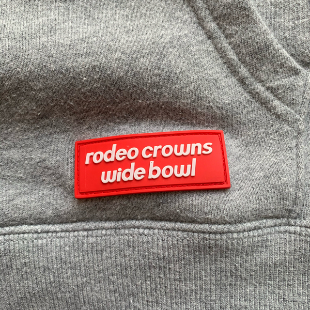 RODEO CROWNS WIDE BOWL(ロデオクラウンズワイドボウル)のRCWBのパーカー　Lサイズ メンズのトップス(パーカー)の商品写真