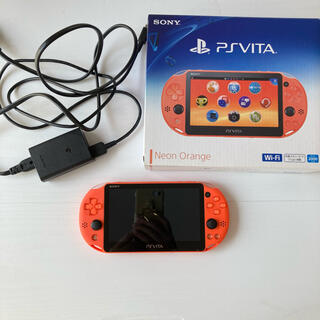 プレイステーションヴィータ(PlayStation Vita)のPS vita 本体&充電器　ネオンオレンジ(携帯用ゲーム機本体)