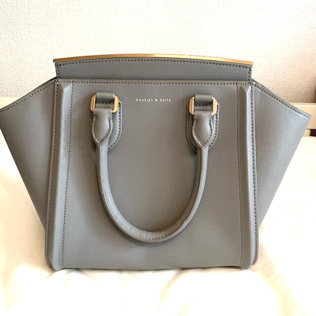 Charles and Keith(チャールズアンドキース)のcoco様専用　charles & keith  バッグ　カバン レディースのバッグ(ハンドバッグ)の商品写真