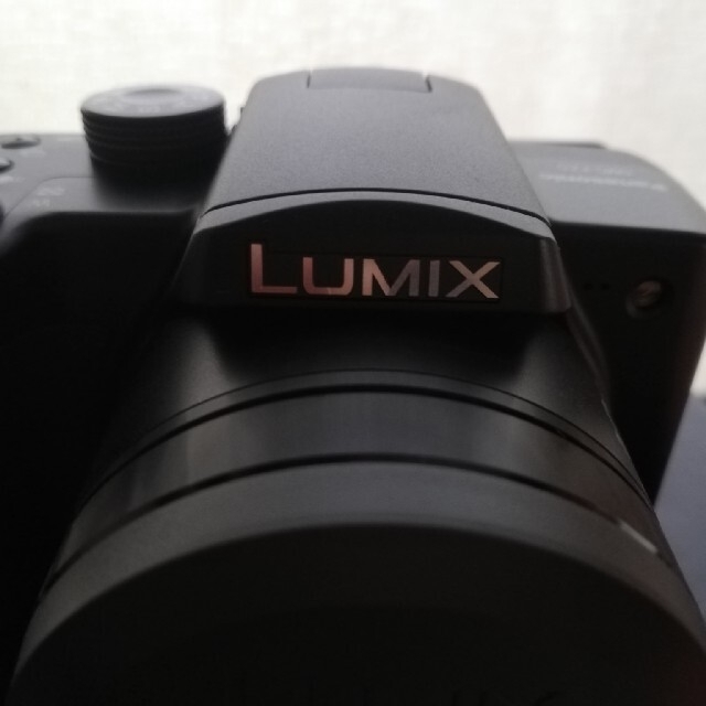 Panasonic(パナソニック)のパナソニック　デジカメ　LUMIX DMC-FZ5 スマホ/家電/カメラのカメラ(コンパクトデジタルカメラ)の商品写真