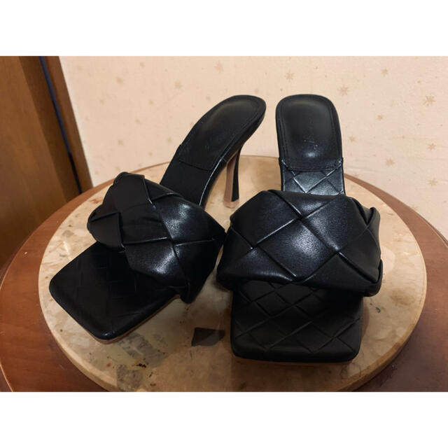 Bottega Veneta(ボッテガヴェネタ)のスクエアトゥサンダル レディースの靴/シューズ(サンダル)の商品写真