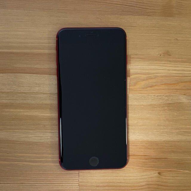 Apple(アップル)のiPhone8プラス 64ギガ 本体 RED スマホ/家電/カメラのスマートフォン/携帯電話(スマートフォン本体)の商品写真