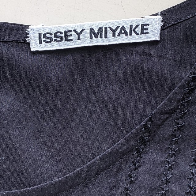 ISSEY MIYAKE(イッセイミヤケ)のイッセイミヤケ ノースリーブシャツ レディースのトップス(シャツ/ブラウス(半袖/袖なし))の商品写真