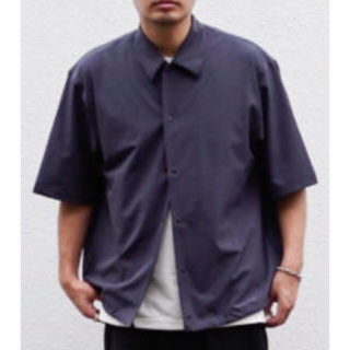 ジーユー(GU)の　未使用　GU  アクティブシャツ　ベージュ　半袖　廃盤品　Sサイズ(シャツ)