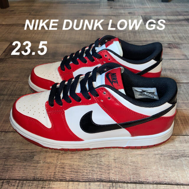 NIKE(ナイキ)のNIKE DUNK LOW GS シカゴカラー メンズの靴/シューズ(スニーカー)の商品写真