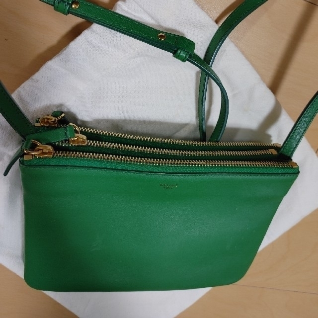 celine(セリーヌ)のCELINE　緑　ﾄﾘｵ　green　ﾎﾟｰﾁ　ｼｮﾙﾀﾞｰ　 レディースのバッグ(ショルダーバッグ)の商品写真