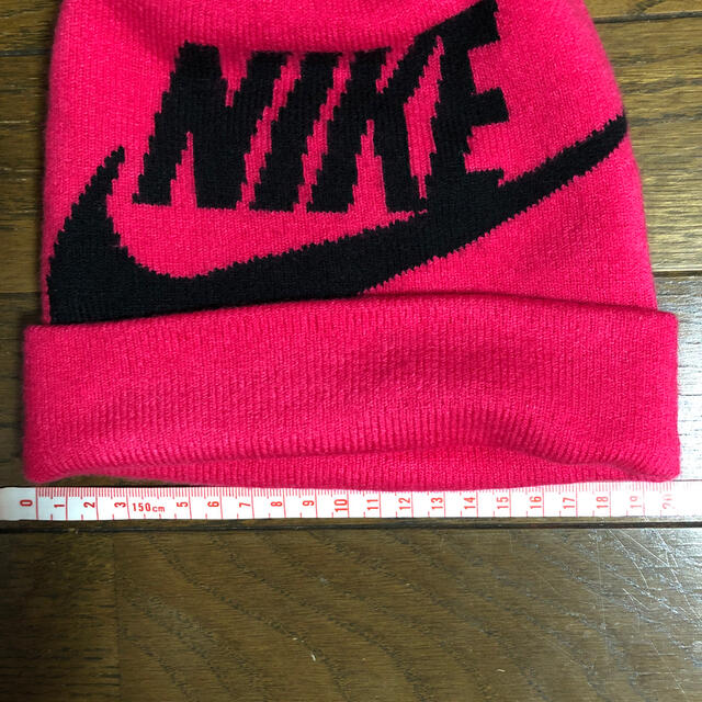 NIKE(ナイキ)のキッズ　NIKEニット帽　ピンク キッズ/ベビー/マタニティのこども用ファッション小物(帽子)の商品写真