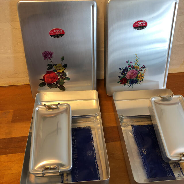 ✨昭和レトロ 花柄アルミお弁当箱 2個セット✨の通販 by M ✨昭和レトロ 花柄アルミお弁当箱 2個セット✨の通販 by M