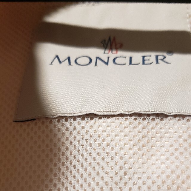 MONCLER(モンクレール)のティファニー様専用モンクレール　ナイロンジャケット　 レディースのジャケット/アウター(ナイロンジャケット)の商品写真