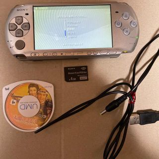 プレイステーションポータブル(PlayStation Portable)のPSP3000本体　4Gメモリーステック　ソフト　充電器(携帯用ゲーム機本体)