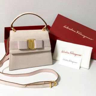 サルヴァトーレフェラガモ(Salvatore Ferragamo)の超美品♡限定色♡フェラガモ♡ヴァラリボン(ショルダーバッグ)