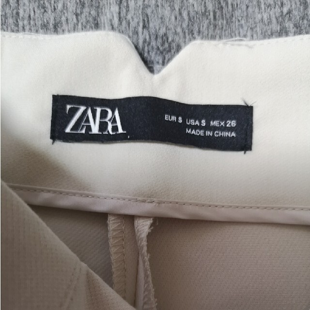 ZARA(ザラ)の新品未使用　ZARA　ザラ　ハイウエストパンツ　テーパードパンツ レディースのパンツ(カジュアルパンツ)の商品写真