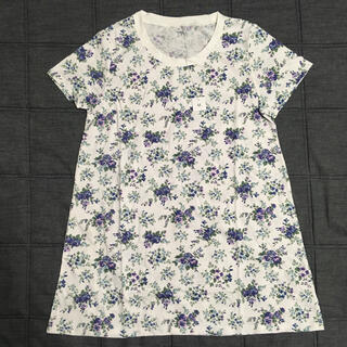 ユニクロ(UNIQLO)の【新品】花柄Tシャツ(Tシャツ(半袖/袖なし))