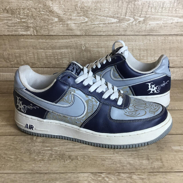 USED. NIKE AIR FORCE 1 LOW MR.CARTOON