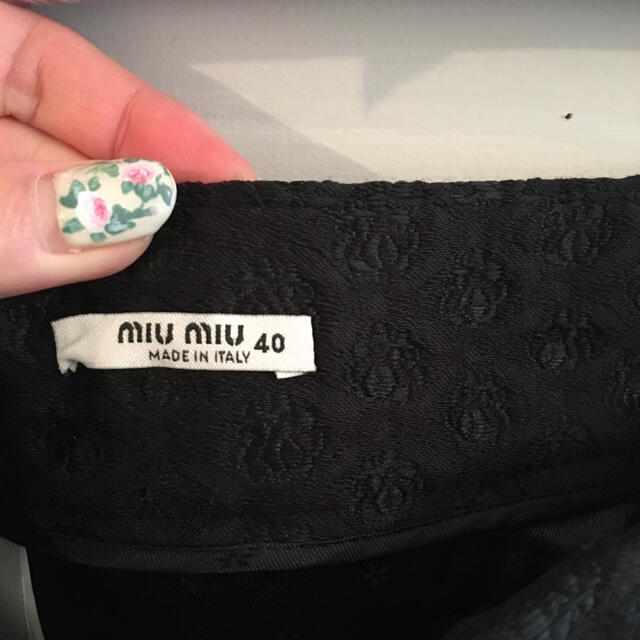 miumiu(ミュウミュウ)のmiumiu flower black skirt. レディースのスカート(ひざ丈スカート)の商品写真